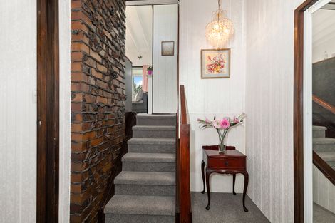 Photo of property in 2/58 Pupuke Road, Hillcrest, Auckland, 0627