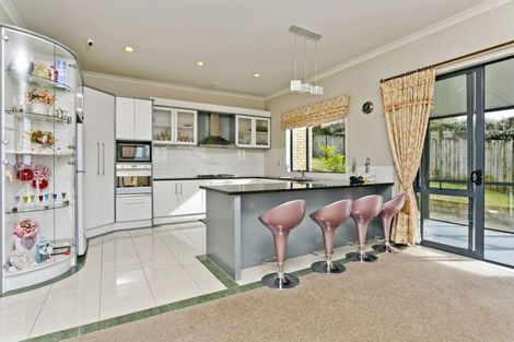 Photo of property in 13 Spoonbill Place, Unsworth Heights, Auckland, 0632