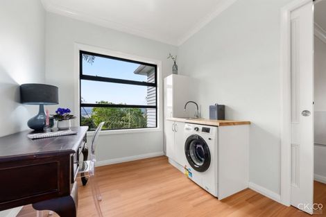 Photo of property in 24 Miromiro Road, Normandale, Lower Hutt, 5010