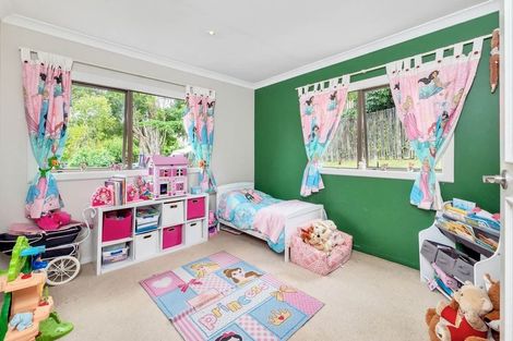 Photo of property in 2 Hollyhock Place, Browns Bay, Auckland, 0630