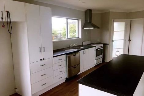 Photo of property in 4 Darcy Place, Massey, Auckland, 0614