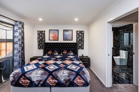 Photo of property in 12 Ivy Lane, Kelvin Grove, Palmerston North, 4414