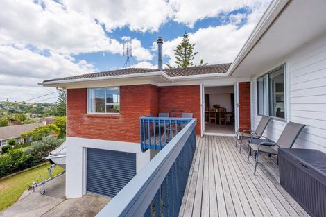 Photo of property in 1/4 Acacia Road, Torbay, Auckland, 0632