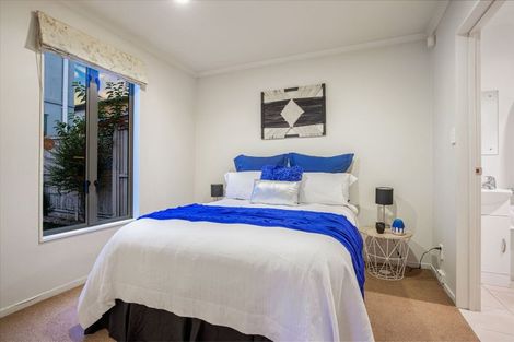 Photo of property in 37 Verdale Circle, Glen Eden, Auckland, 0602