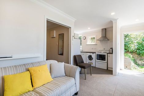 Photo of property in 2 Kopiko Way, Brooklyn, Wellington, 6021