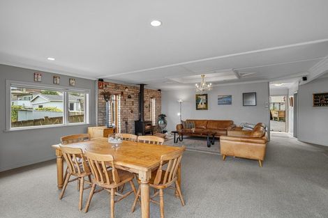 Photo of property in 1/230 East Coast Road, Forrest Hill, Auckland, 0620