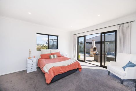 Photo of property in 29 Sardinia Grove, Fitzherbert, Palmerston North, 4410