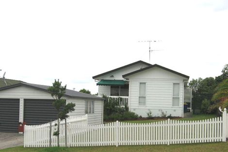 Photo of property in 37 Hassan Drive, Massey, Auckland, 0614