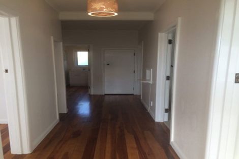 Photo of property in 1 Waterfront Road, Mangere Bridge, Auckland, 2022