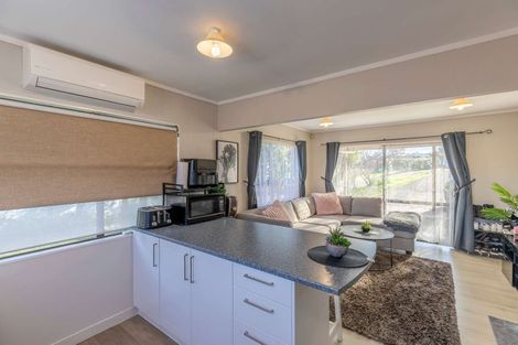 Photo of property in 23 Flaunty Place, West Harbour, Auckland, 0618