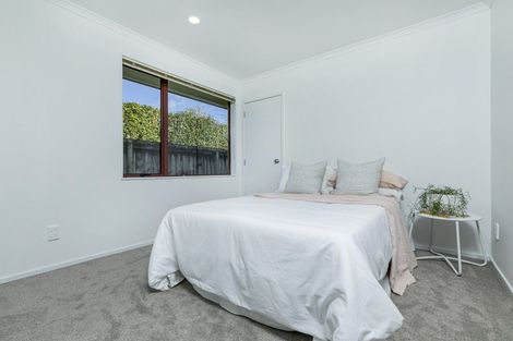 Photo of property in 10 Marbella Crescent, Oteha, Auckland, 0632