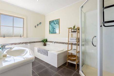 Photo of property in 135c Hutchinson Road, Helensville, 0875