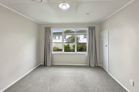 Photo of property in 6 Salford Street, Newlands, Wellington, 6037