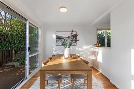 Photo of property in 9 Lomond Street, Newlands, Wellington, 6037