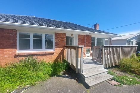 Photo of property in 9 Kirrie Avenue, Te Atatu South, Auckland, 0610