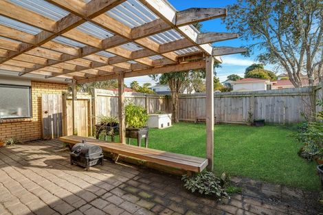 Photo of property in 2/19 Sailfish Drive, West Harbour, Auckland, 0618