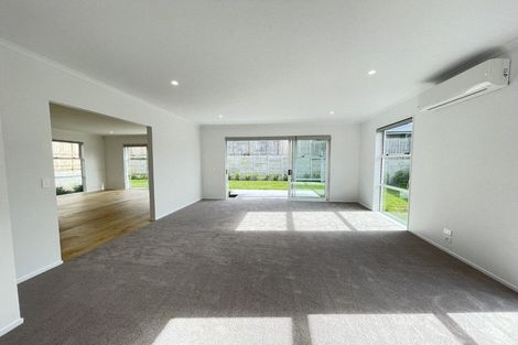 Photo of property in 24 Onekura Street, Red Beach, 0932