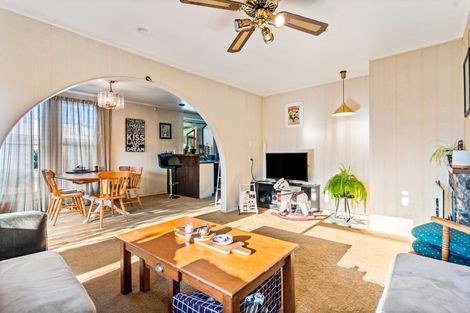 Photo of property in 32 Sullivan Avenue, Mangere Bridge, Auckland, 2022