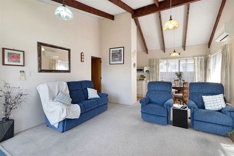 Photo of property in 86 Roberts Road, Te Atatu South, Auckland, 0610