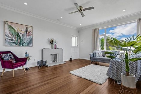 Photo of property in 2 Fairmount Road, Titirangi, Auckland, 0604