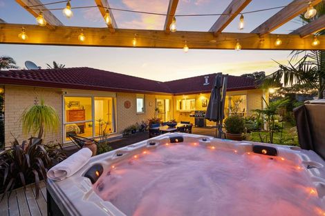 Photo of property in 136 Kilkenny Drive, East Tamaki Heights, Auckland, 2016