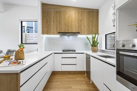 Photo of property in 61a Knights Road, Rothesay Bay, Auckland, 0630