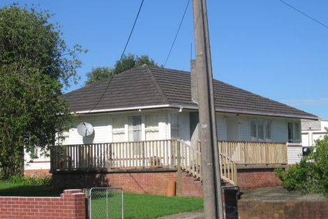 Photo of property in 52 Smythe Road, Henderson, Auckland, 0612