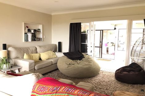 Photo of property in 25 Lake Road, Northcote, Auckland, 0627