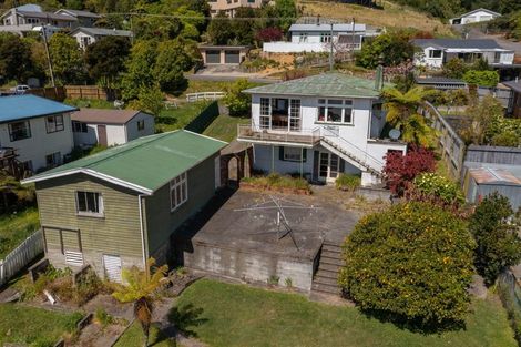 Photo of property in 82 Milton Terrace, Picton, 7220