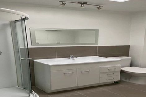 Photo of property in 1/309 Wairau Road, Totara Vale, Auckland, 0627