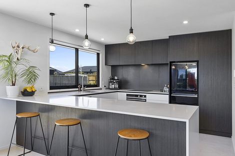 Photo of property in 16 Desmond Place, Bell Block, New Plymouth, 4312