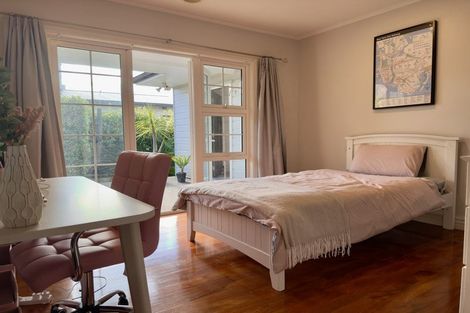 Photo of property in 84 Parr Terrace, Castor Bay, Auckland, 0620