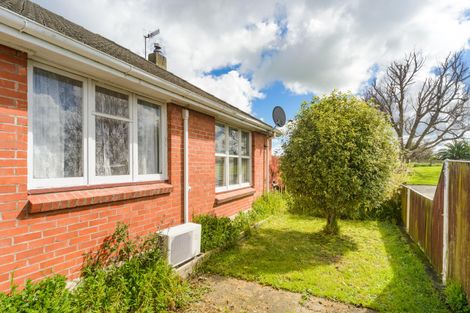 Photo of property in 60 Exeter Crescent, Takaro, Palmerston North, 4412
