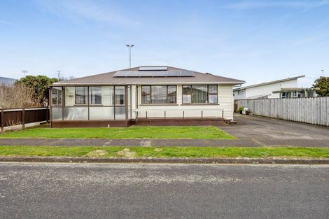 Photo of property in 27 Pacey Avenue, Hawera, 4610