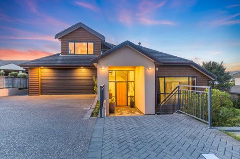 Photo of property in 28 Navigation Drive, Whitby, Porirua, 5024