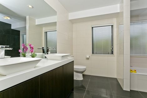 Photo of property in 12 Samuel Cross Place, Greenhithe, Auckland, 0632