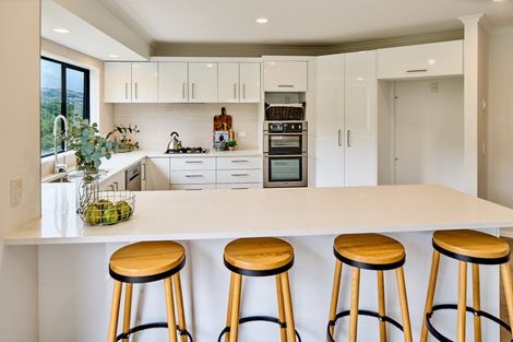 Photo of property in 32 Amesbury Drive, Churton Park, Wellington, 6037