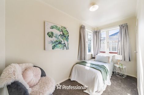 Photo of property in 215 Knights Road, Hutt Central, Lower Hutt, 5011
