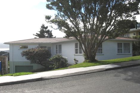 Photo of property in 48 Link Road, Newlands, Wellington, 6037