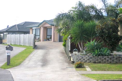 Photo of property in 22 Moyrus Crescent, East Tamaki Heights, Auckland, 2016