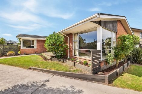 Photo of property in 6 Larkhill Place, Russley, Christchurch, 8042