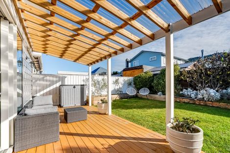 Photo of property in 134 Onepu Road, Lyall Bay, Wellington, 6022