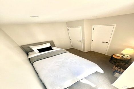 Photo of property in 2 Mikoikoi Crescent, Mangere Bridge, Auckland, 2022