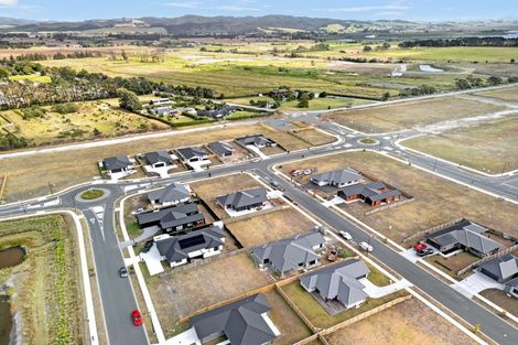 Photo of property in 32 Te Piriti Road, One Tree Point, 0118