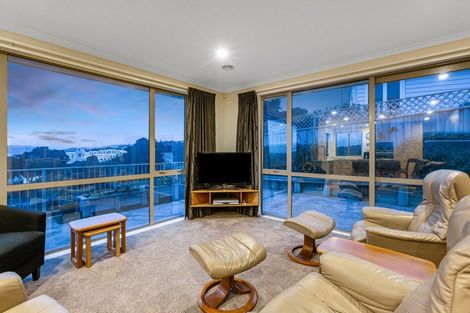 Photo of property in 9 Hollyford Place, Aotea, Porirua, 5024