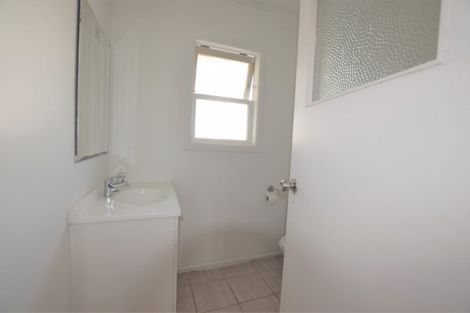 Photo of property in 6 Strid Road, Te Atatu South, Auckland, 0610