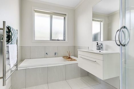 Photo of property in 10 Manawaroa Close, Grandview Heights, Hamilton, 3200