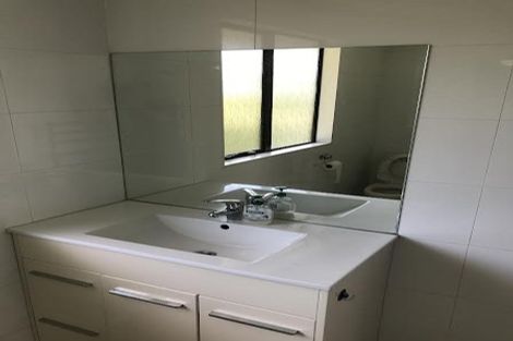 Photo of property in 2/23 Camelot Place, Glenfield, Auckland, 0629