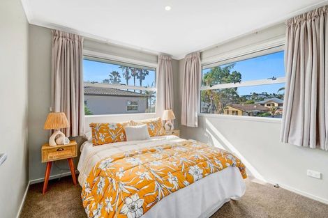 Photo of property in 63a Walton Street, Red Beach, 0932