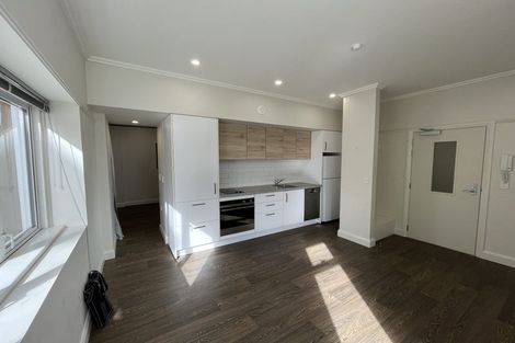 Photo of property in Fountain Court Flats, 48 Oriental Parade, Oriental Bay, Wellington, 6011